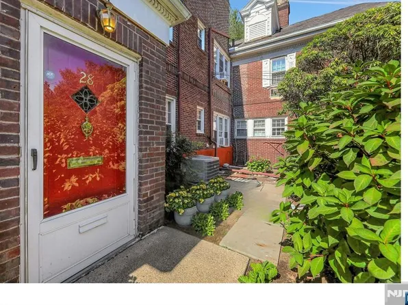 927 Commonwealth Dr #4, Teaneck, NJ 07666