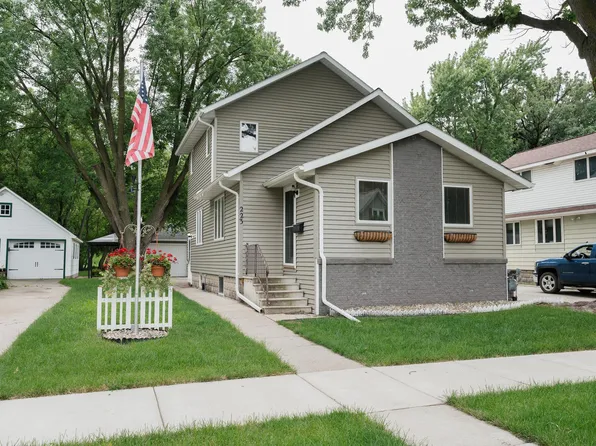 223 W 10th St, Fairmont, MN 56031