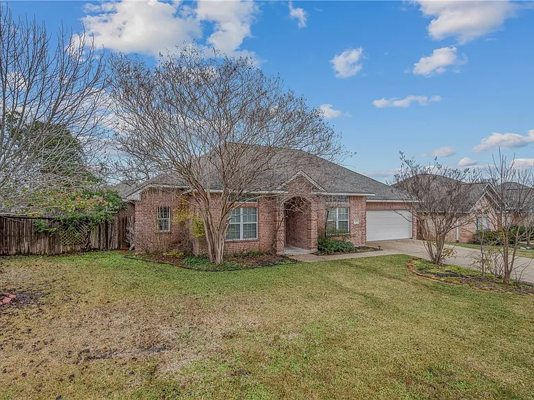 305 Stone Chase Ct — Photo 2