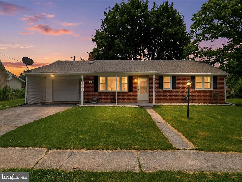 1st image of 826 Crescent Dr