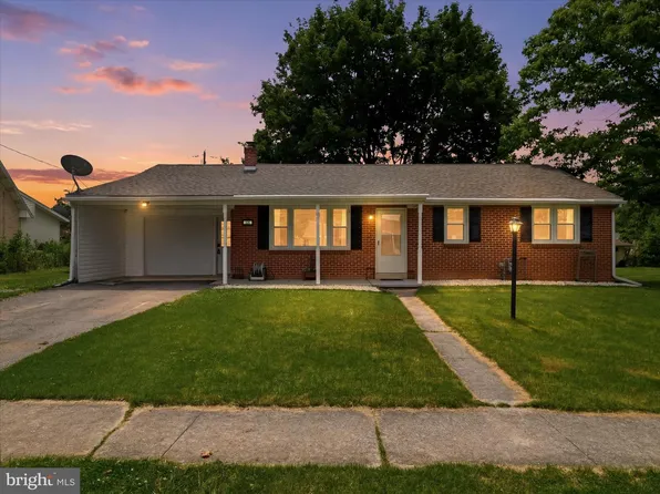 826 Crescent Dr, Shippensburg, PA 17257