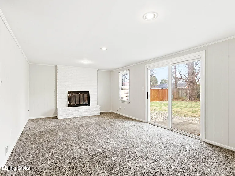 2403 Silverbrook Ave — Photo 14
