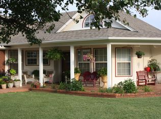 602 E Kansas St, Walters, OK 73572