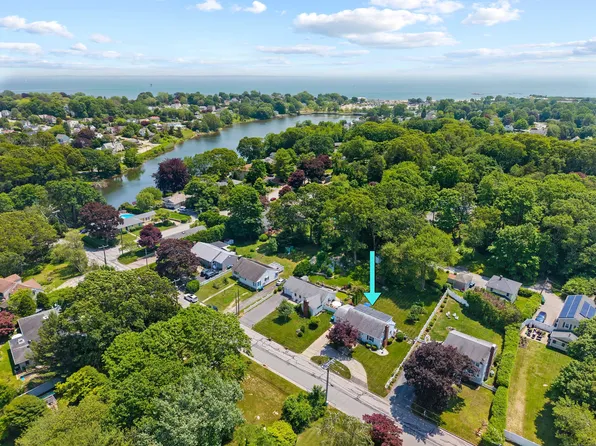 376 Glenwood Avenue Extension, Waterford, CT 06385