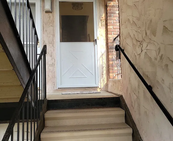 88 Hawthorne Ave — Photo 3