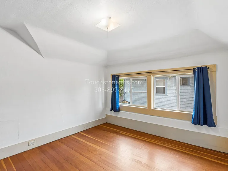 4315-4317 N Gantenbein Ave — Photo 21
