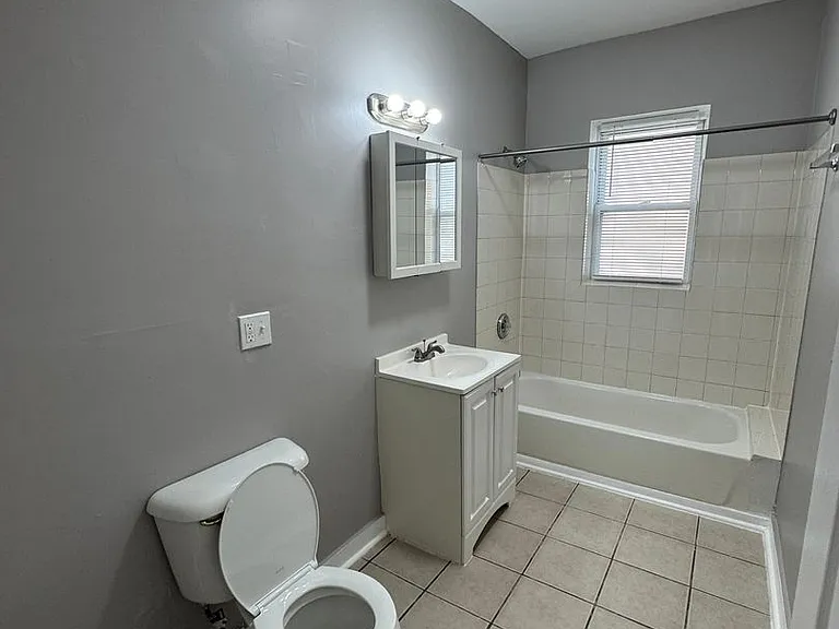 1615 W 78th St #1 — Photo 7
