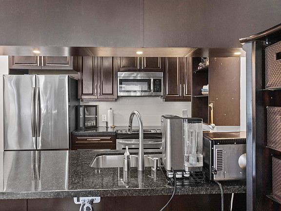 4th image of 11887 Burnett St #301