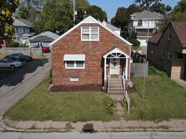 1307 E 4th St, Muscatine, IA 52761