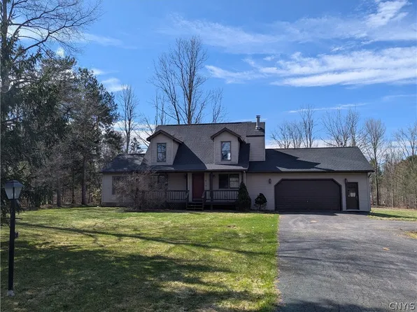 5 Pine Tree Ln, Phoenix, NY 13135