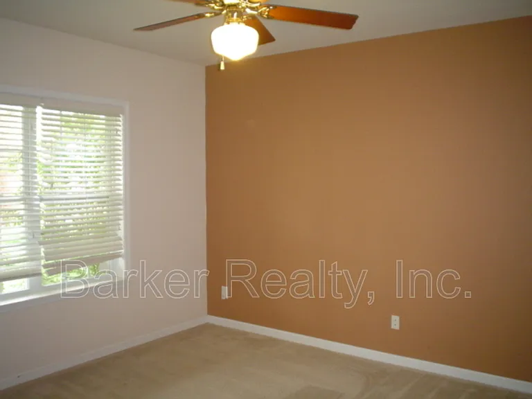 7100 Proctor Hill Dr — Photo 10