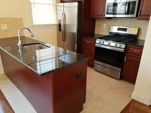 5th image of 177 Laidlaw Ave Unit 2