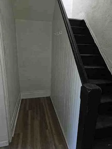 12 Courtright St — Photo 2