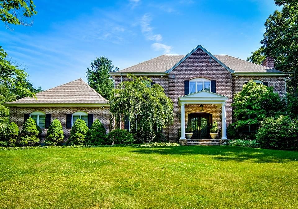 1st image of 22 Grand Hill Dr