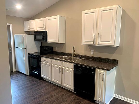 3rd image of 1256 Dean Dr