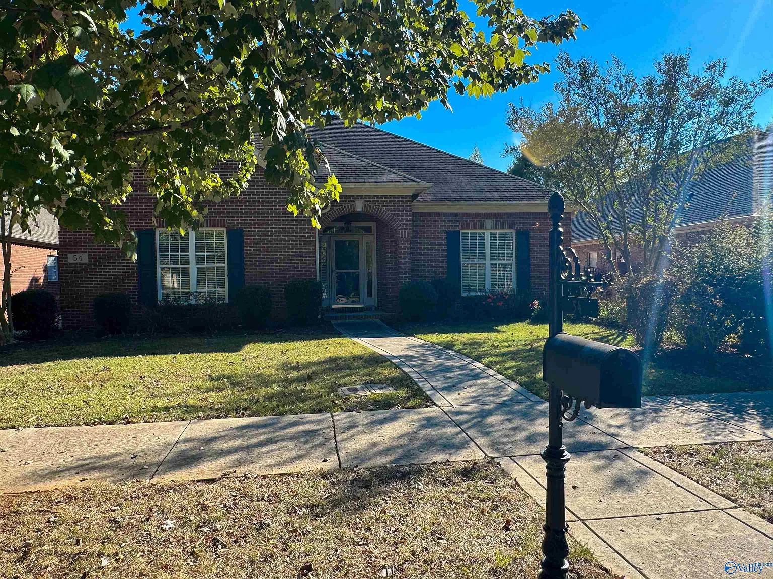 3 bed, 2.0 bath, 2124 sqft, $2,100 — Photo 2