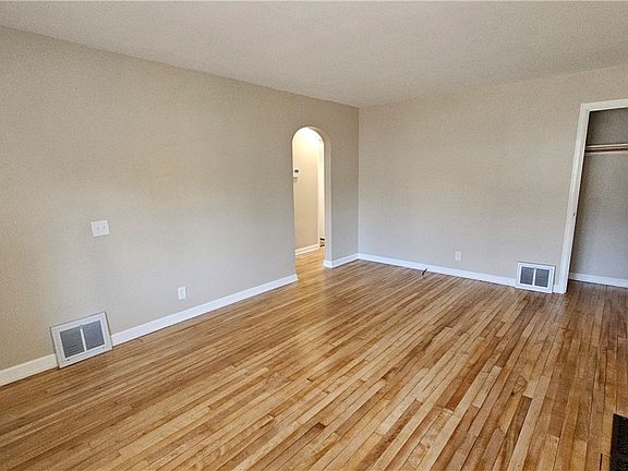5th image of 1318 17th St NW