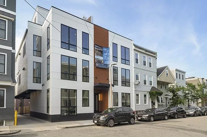 532 E 3rd St #1 — Photo 11
