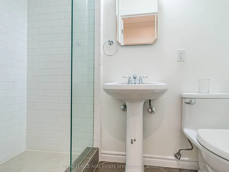 64 Grenview Blvd S #LOWER — Photo 17
