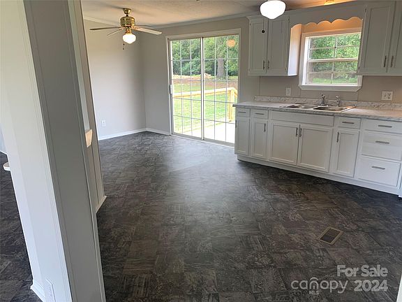 5th image of 4858 York Hwy
