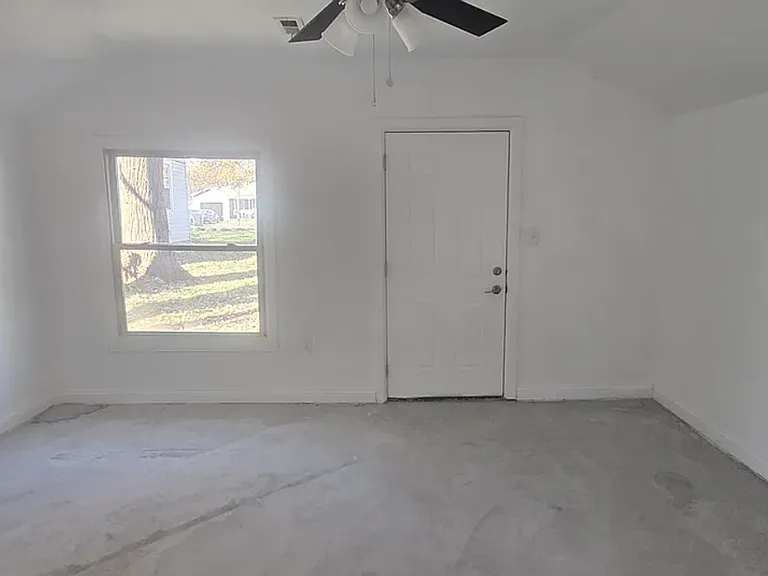 1834 E Monroe St — Photo 5