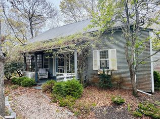 19 Daniels Hole Rd, Wainscott, NY 11937