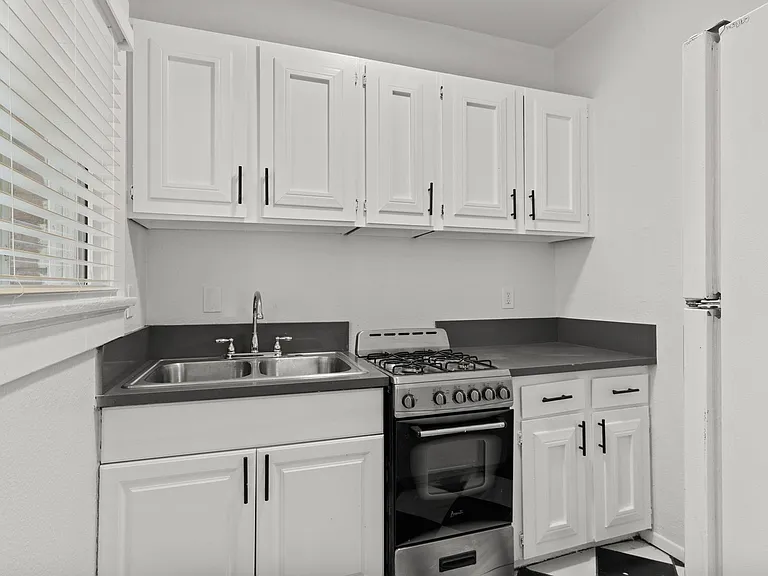 330 Cedar Avenue — Photo 24