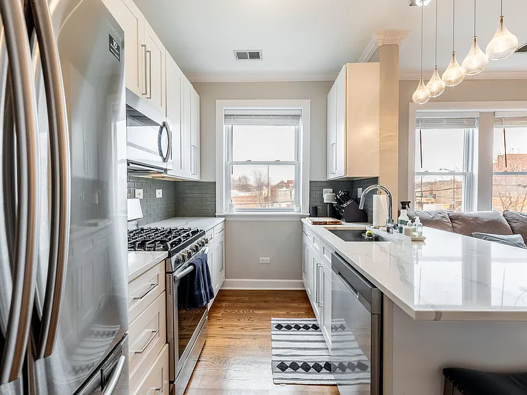 3214 W Berteau Ave #2 — Photo 4