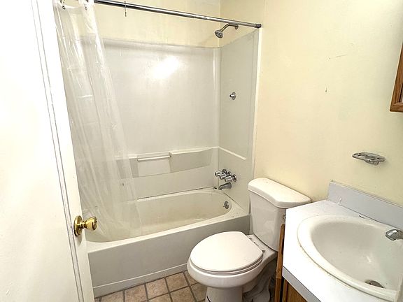 5th image of 2 Springwood Cir #1A