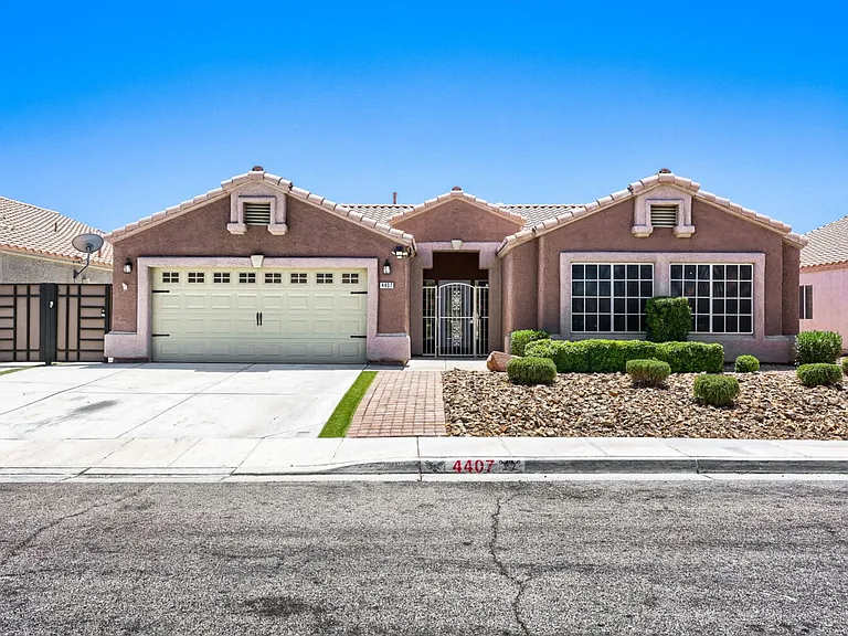 4407 Golden Palomino Ln — Photo 1
