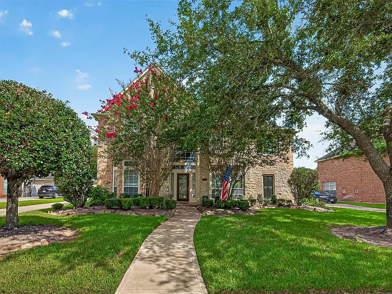 1715 Lake Quitman Dr — Photo 1