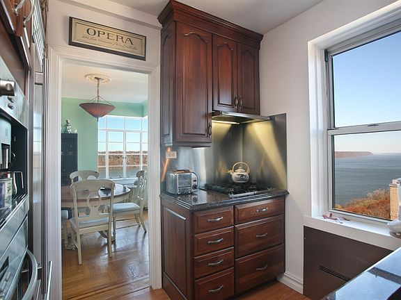 3rd image of 250 Cabrini Blvd APT 9A