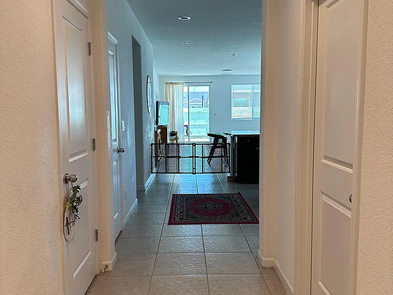 2481 Freestone Dr — Photo 2