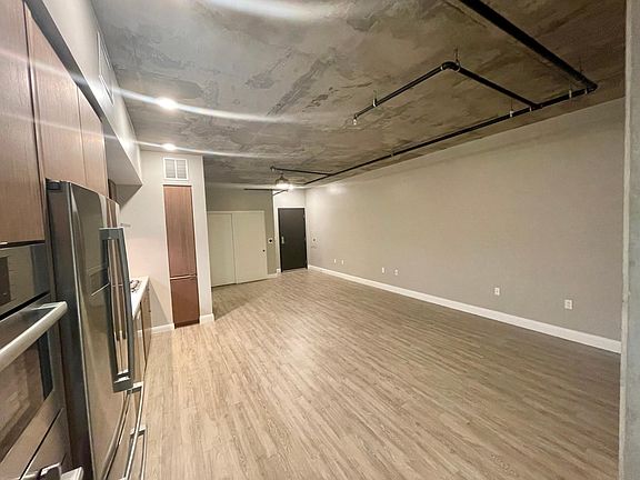 4th image of 551 W Date St #213
