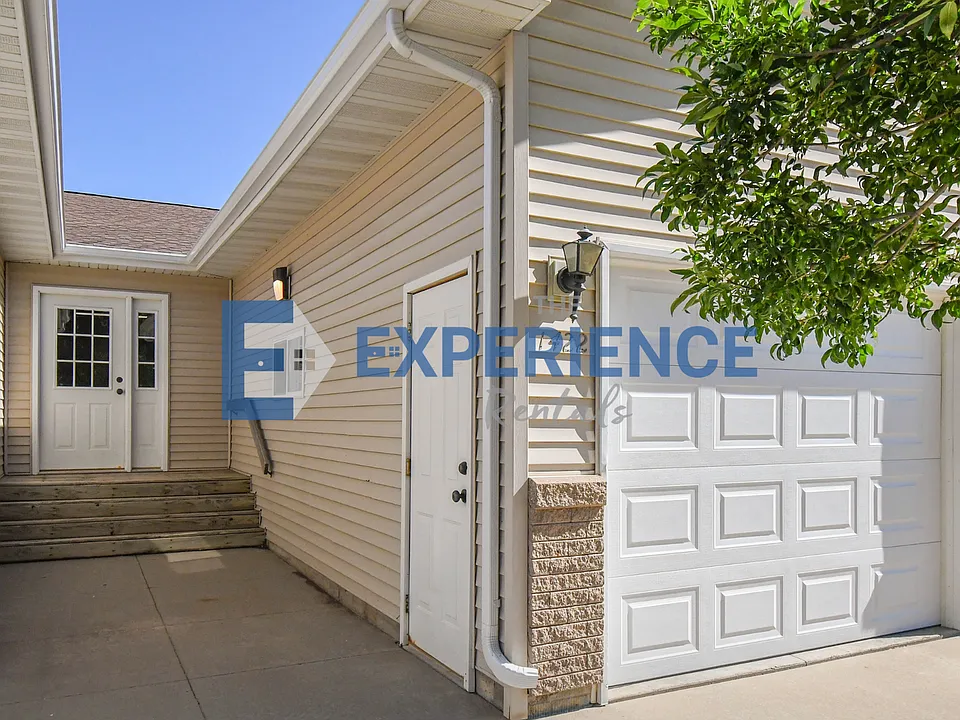 1422 E Redwood Blvd