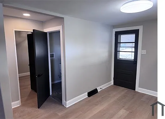 588 Summit St — Photo 9