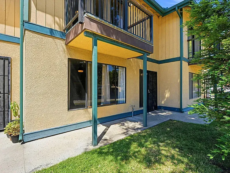 2 bed, 2.0 bath, 1200 sqft, $1,390 — Photo 2