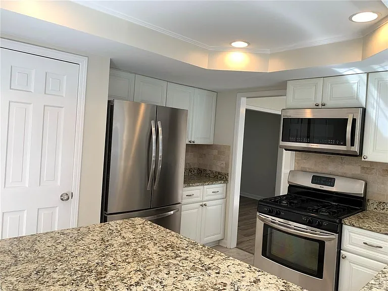 4536 Woodlawn Lake Dr — Photo 13