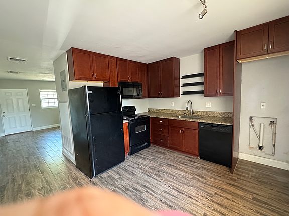 3rd image of 503.5 Varsity St