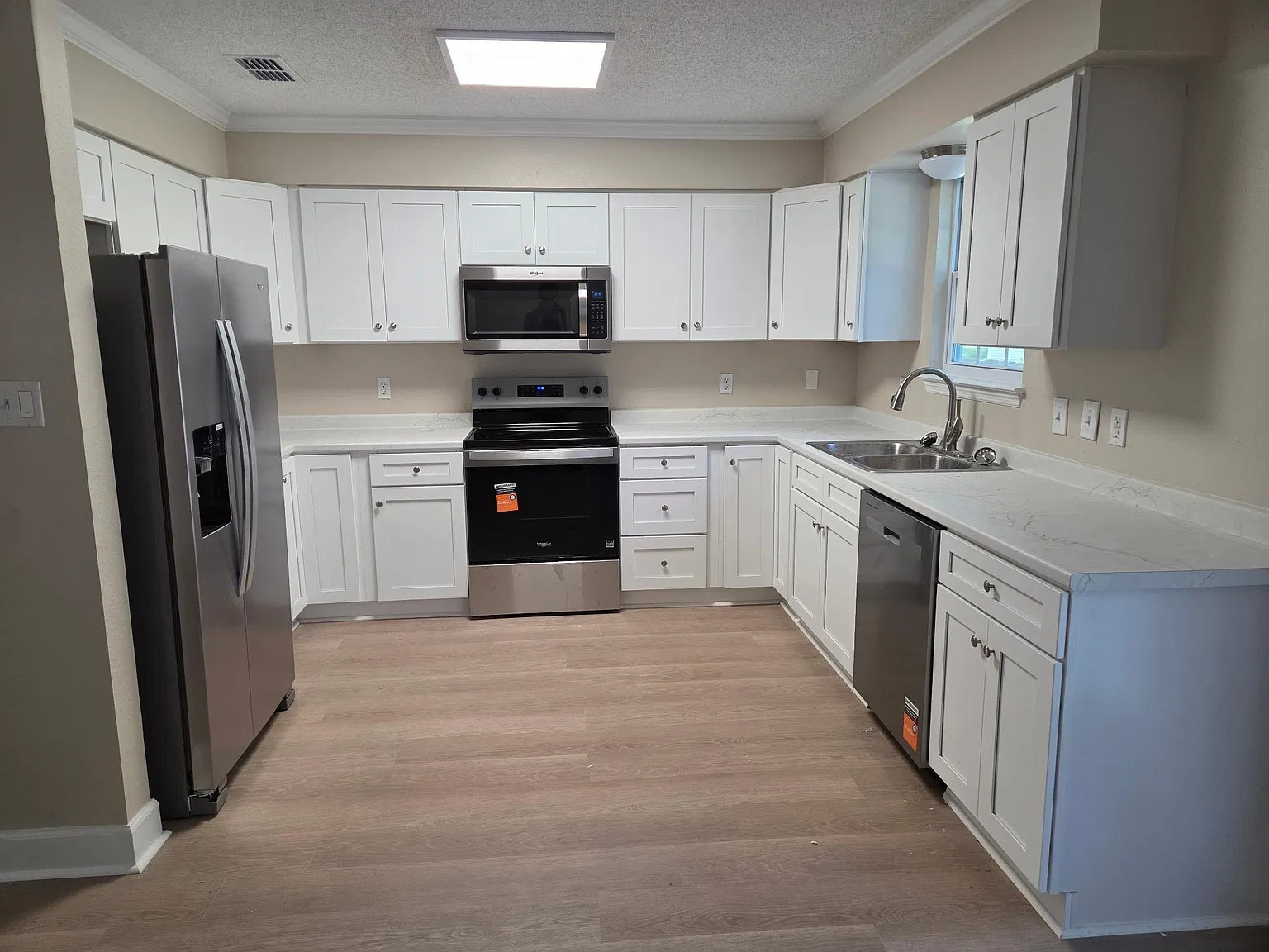 3 bed, 1692 sqft, $2,150 — Photo 3