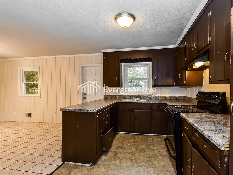 1004 Eastmont Dr — Photo 6