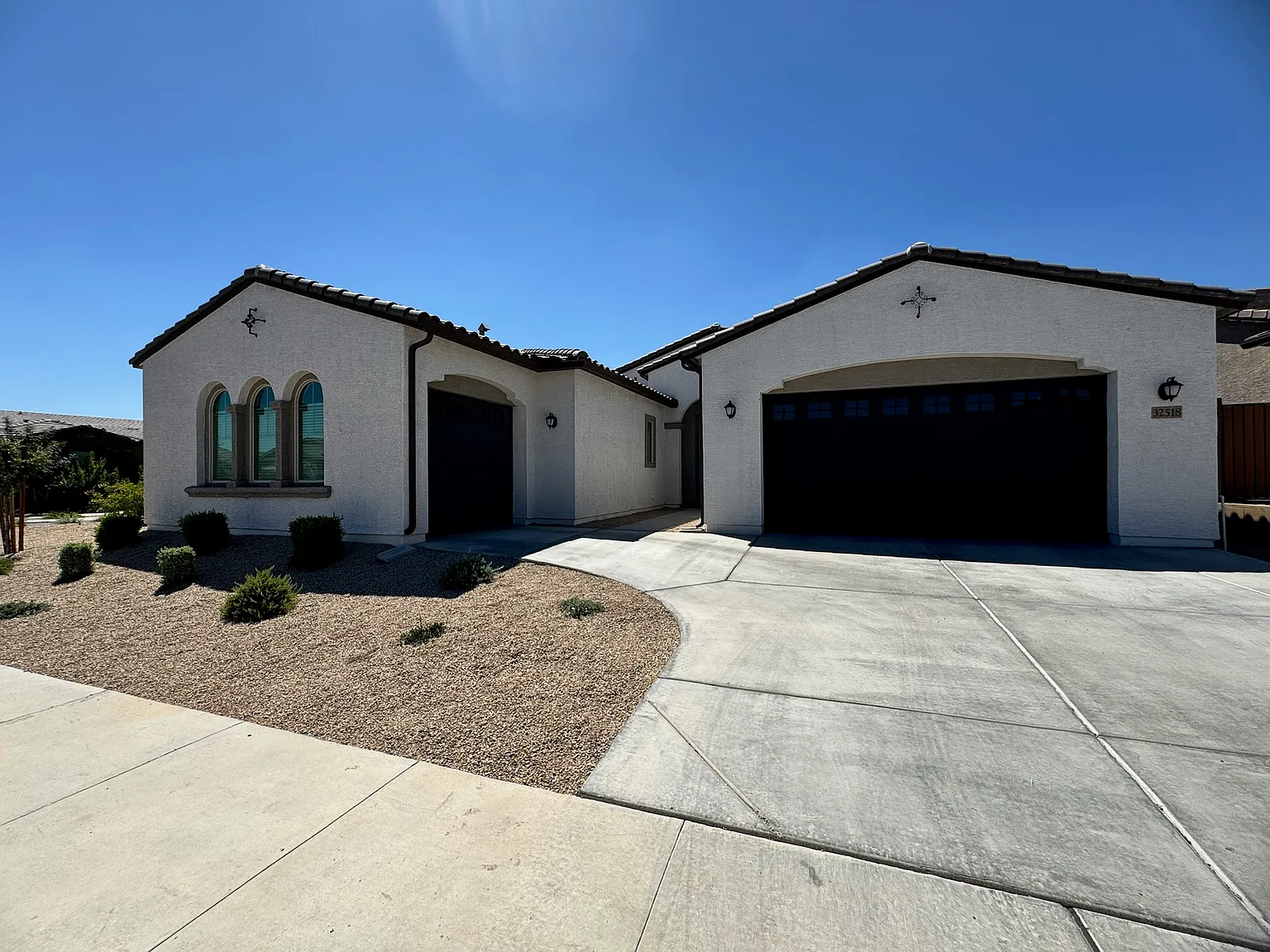 3 bed, 2300 sqft, $2,800 — Photo 1