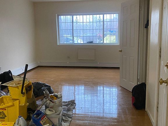 2nd image of 724 Pugsley Ave Floor 1