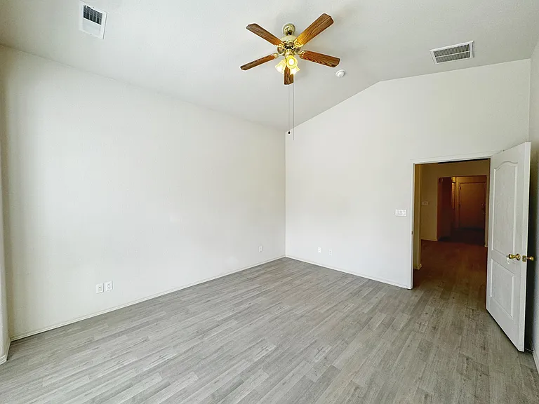 7152 Elk Creek Rd NE — Photo 16
