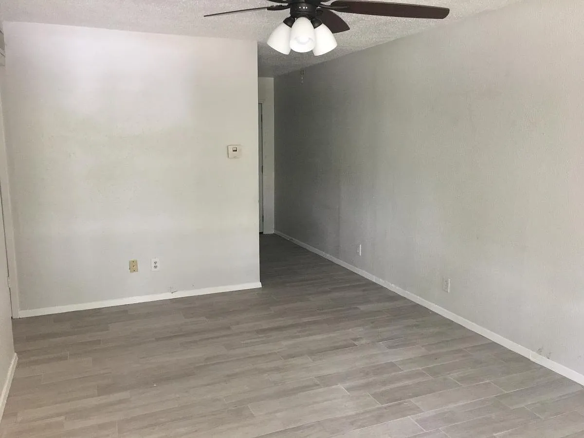 3 bed, 960 sqft, $1,375 — Photo 2