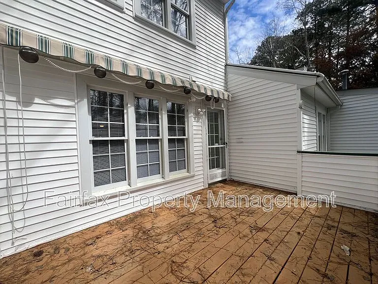 112 Greenmont Ln — Photo 10