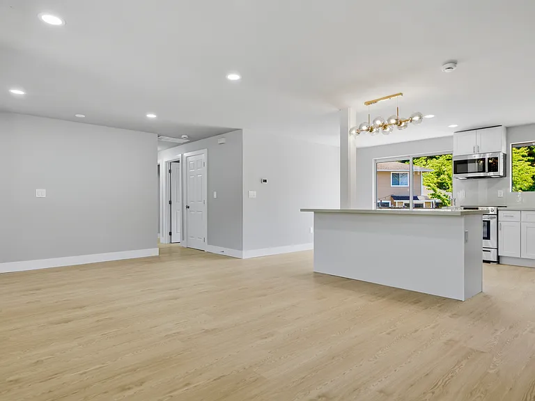 13503 NE 70th St — Photo 12