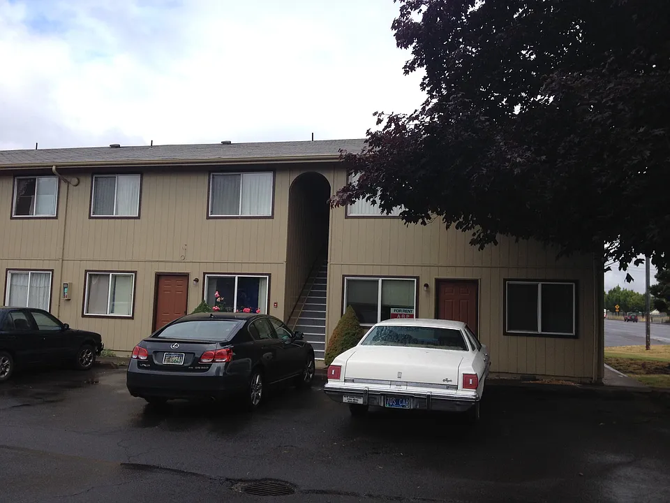 4625 Main St #1