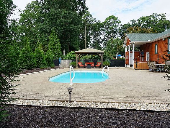 4th image of 32917 Nassau Ct S