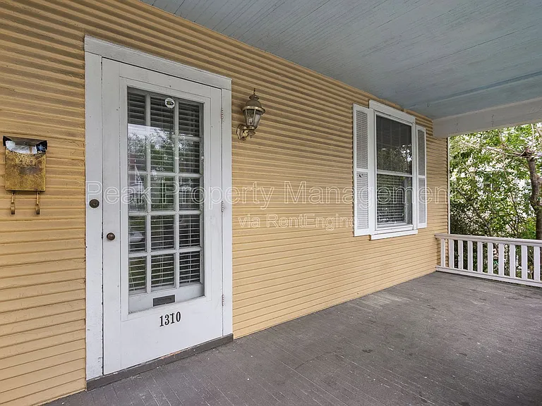 1310 Greycourt Ave — Photo 4